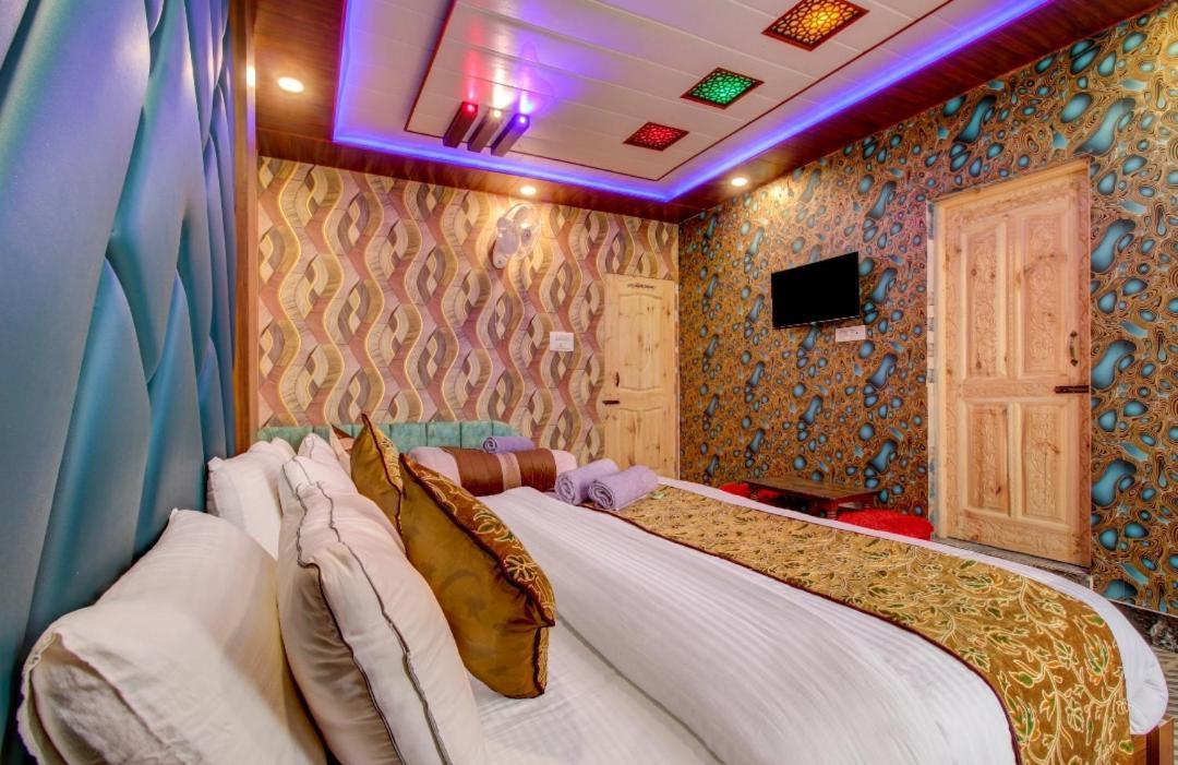 Srīnagar Hotel Royal Hameed חדר תמונה